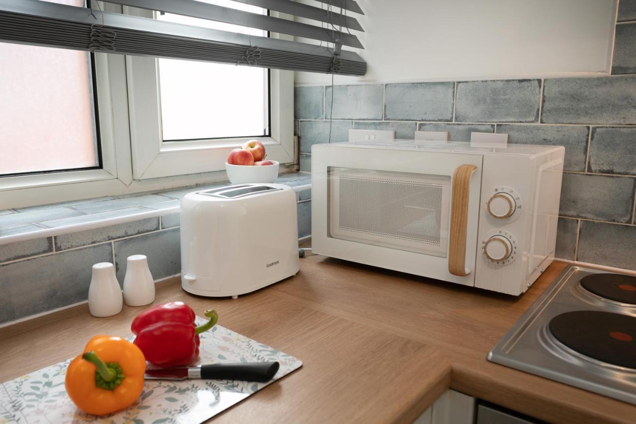 Near Hospital, Netflix, Sleeps Up To 3, Fast Wi-Fi Apartment Lincoln Bagian luar foto